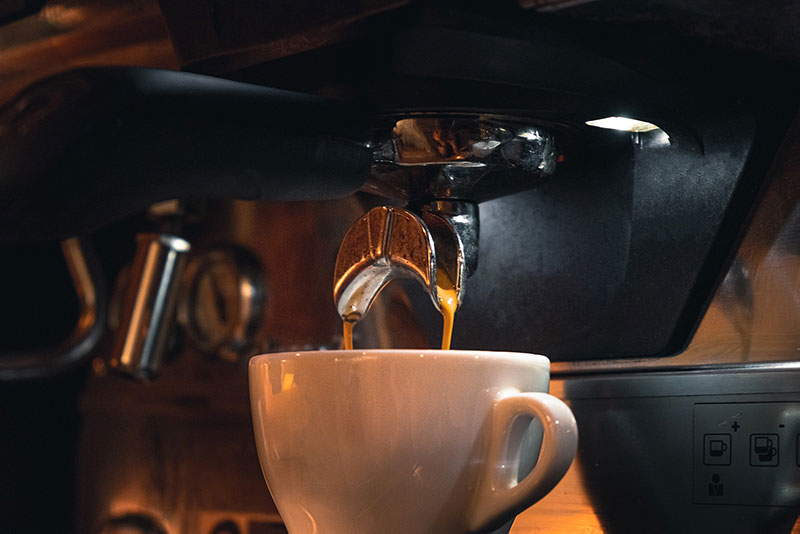 i vantaggi del possedere una macchina del caffè