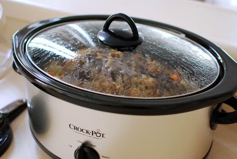 slow cooker di crock pot in azione